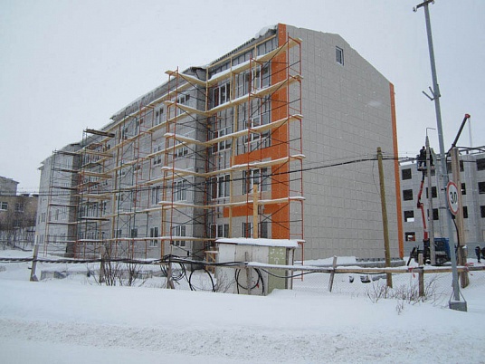 Ремонт фасада поликлиники 4-х этажного здания в г. Гаджиево, Мурманской области 